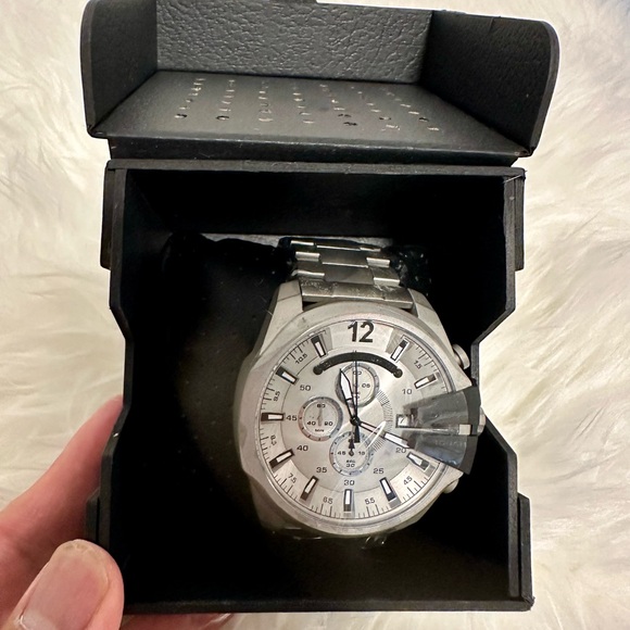 Diesel men’s big face brand new watch - Picture 2 of 3